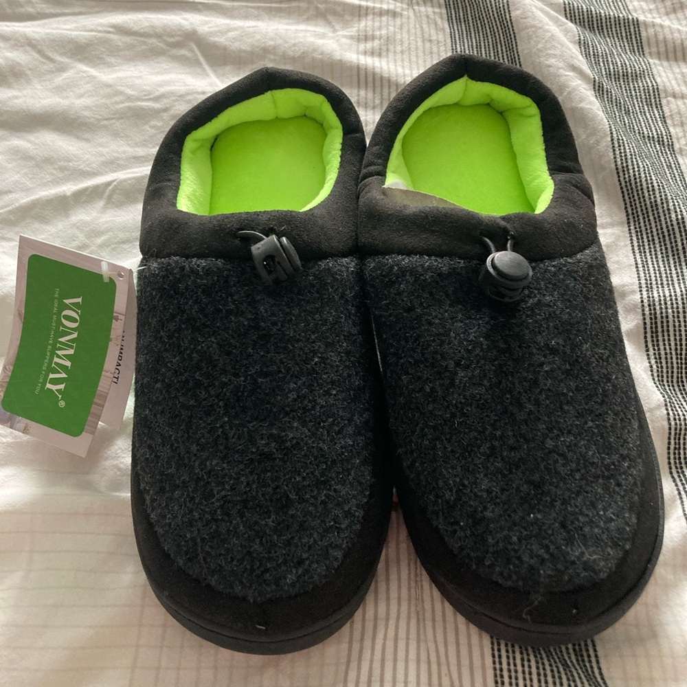 Mens Size 8 House Slippers